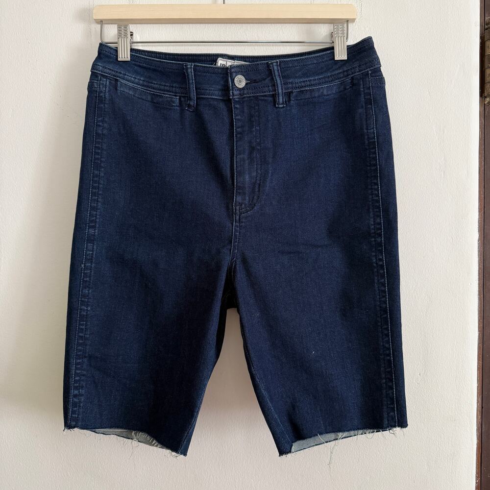 FREE PEOPLE | Dark Stretch Denim Slim leg Cutoff Jean Shorts Jorts | 31
